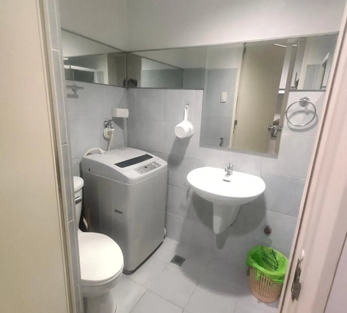 Rem Staycation Pasay Aparthotel